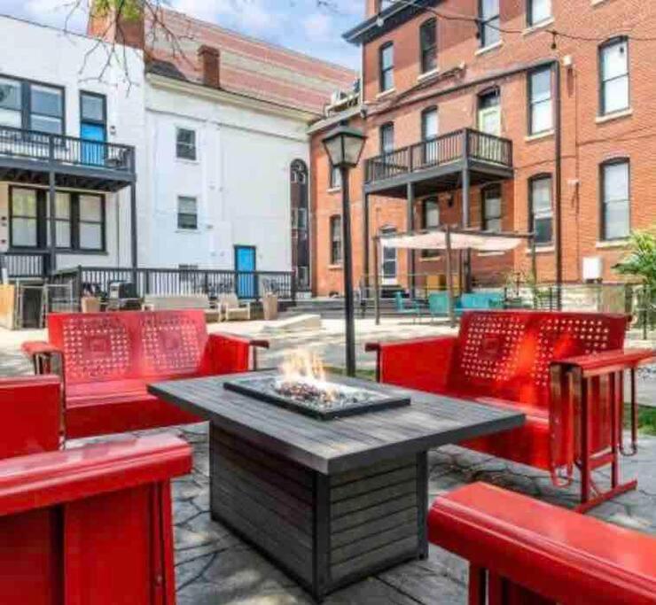 2Br Unit W/ Cinema Room In Nulu Louisville Luaran gambar